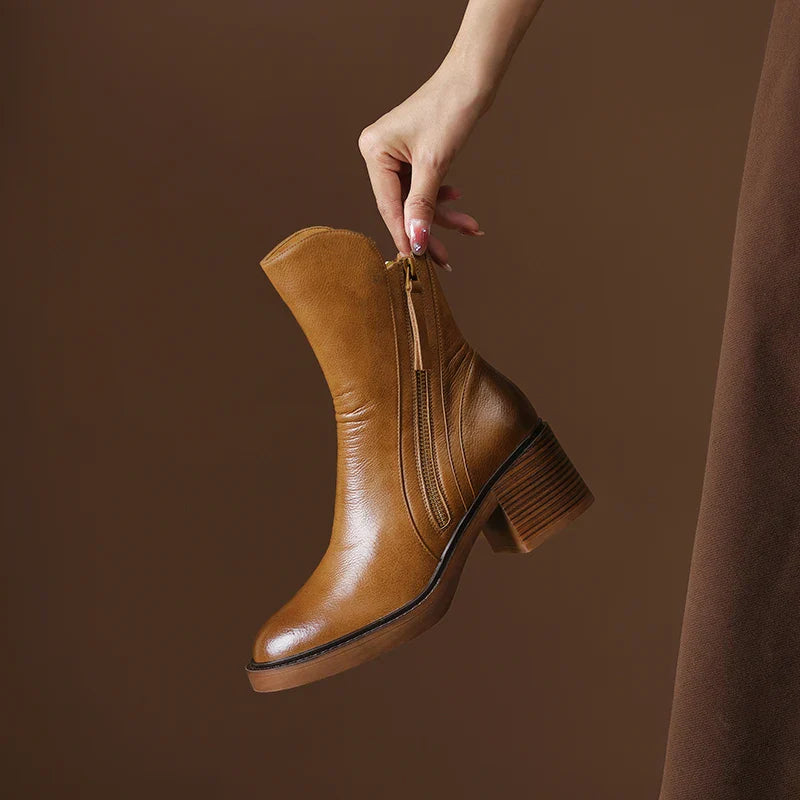 Bota Feminina de Couro com Salto Chelsea
