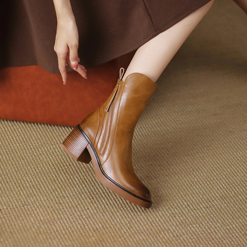 Bota Feminina de Couro com Salto Chelsea