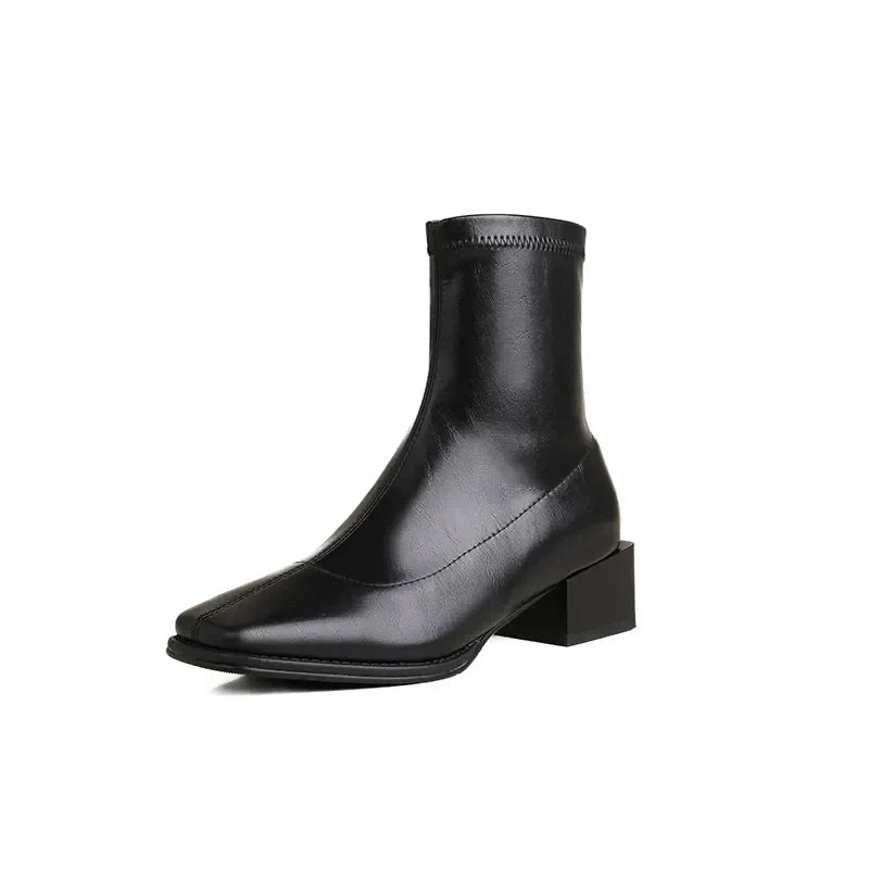 bota-feminina-de-couro-bico-quadrado-3034948 - Kabani
