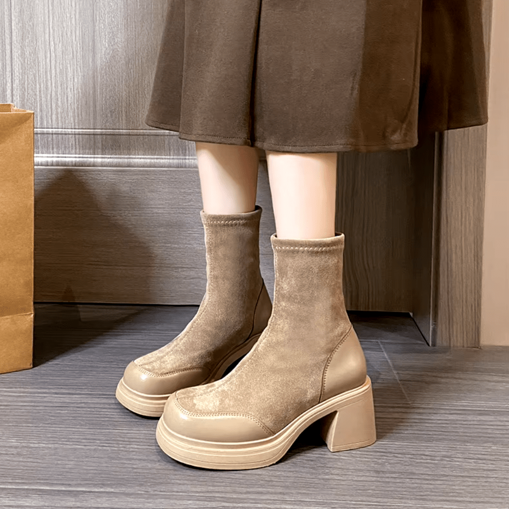 bota-feminina-de-couro-com-salto-ladie-6589302 - Kabani
