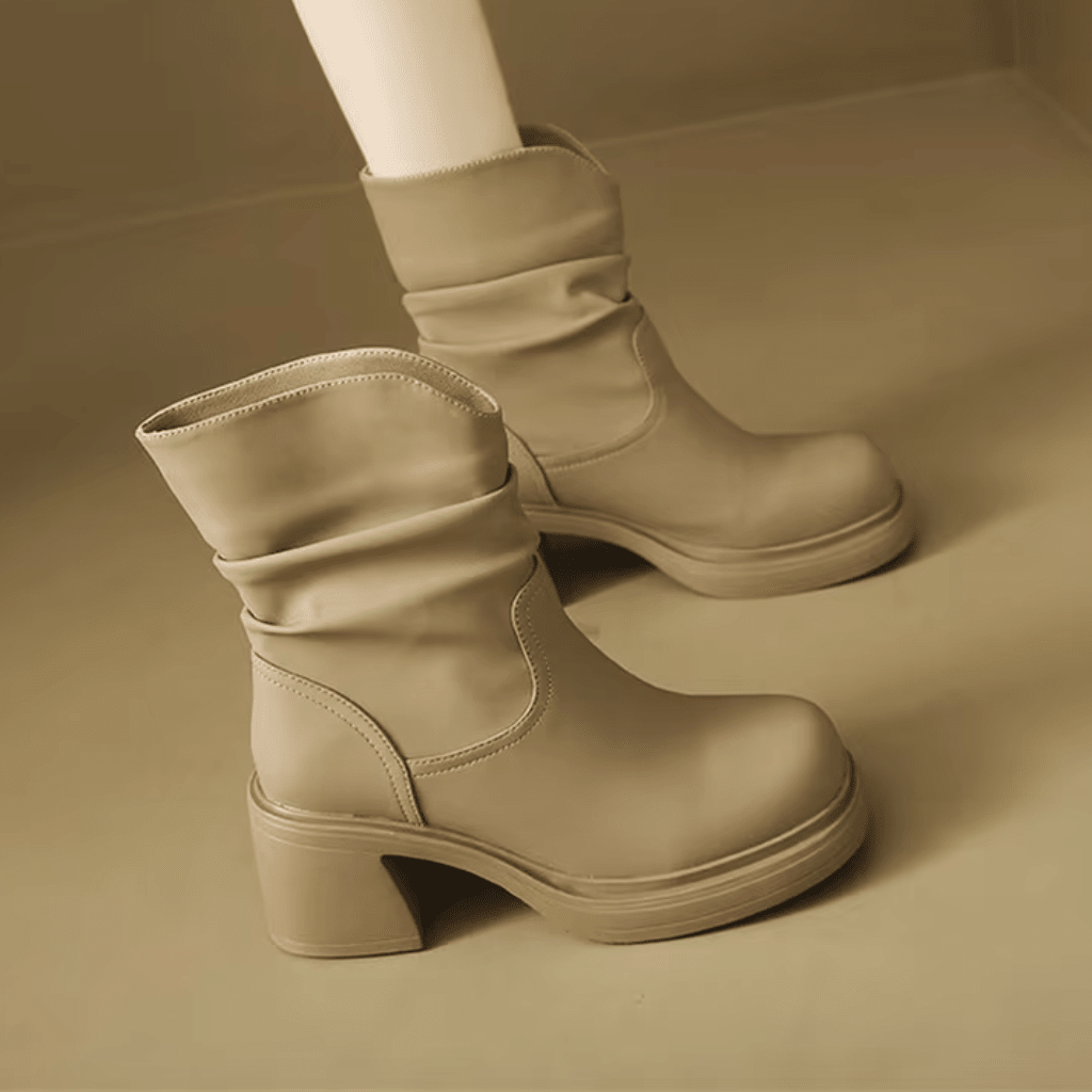 bota-feminina-de-couro-com-salto-maggie-9036049 - Kabani