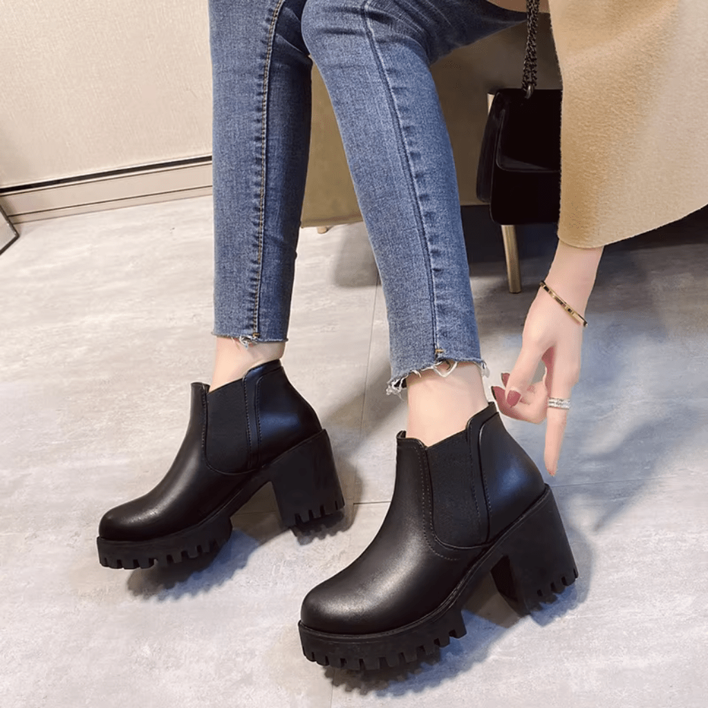 bota-feminina-de-couro-com-salto-rubie-6469728 - Kabani