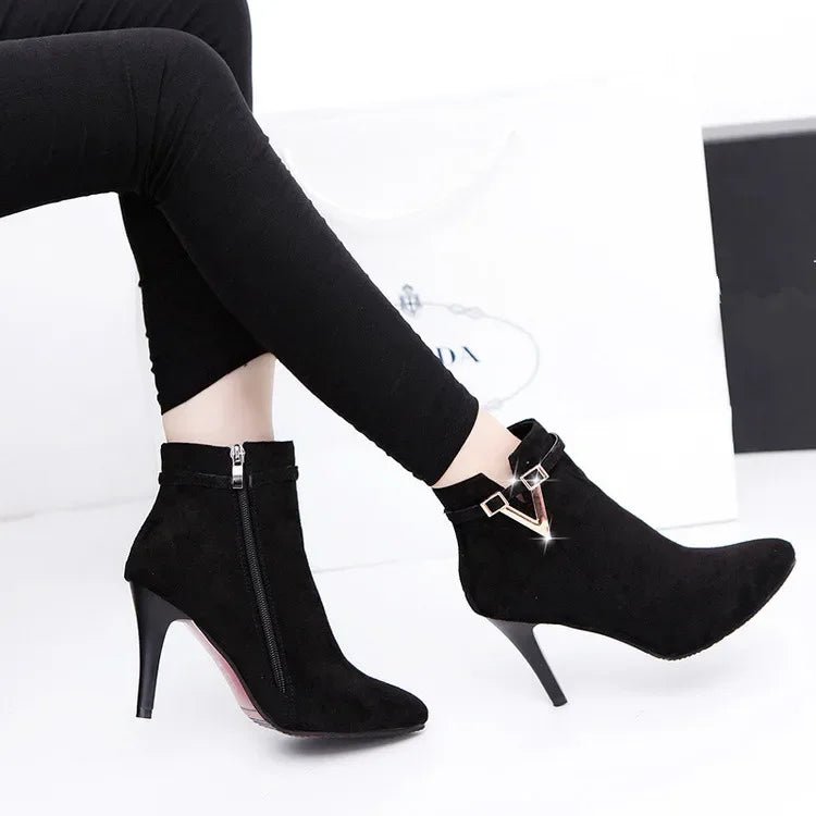 bota-feminina-de-couro-elegance-grace-3819857 - Kabani