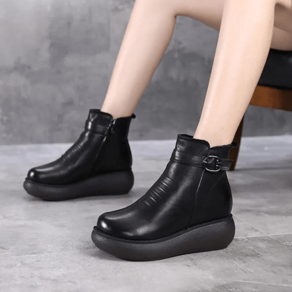 bota-feminina-de-couro-impermeavel-bessie-6097930 - Kabani