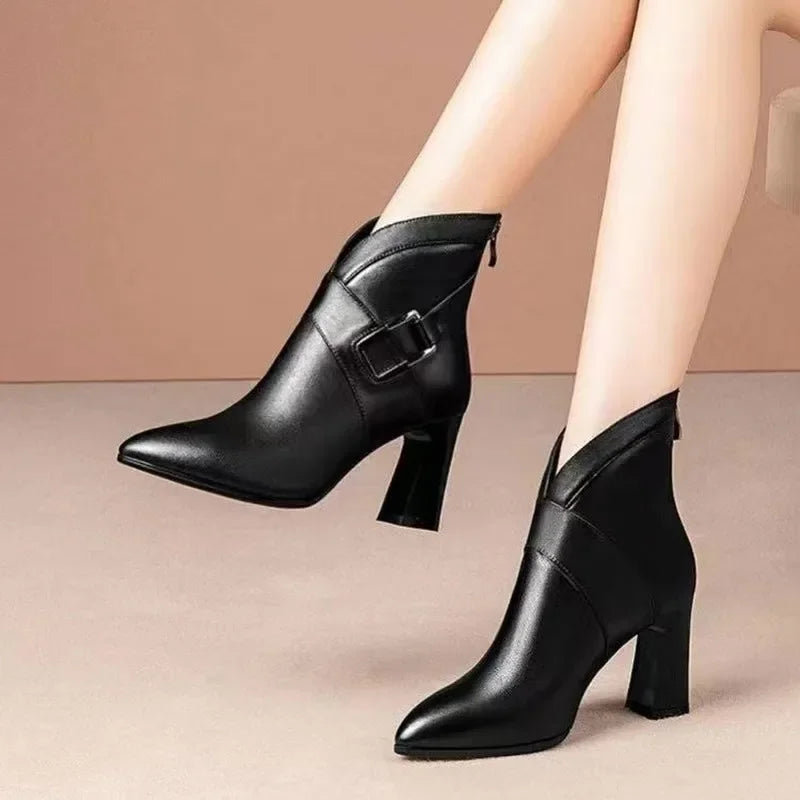 Bota Feminina de Couro Casual Rubie