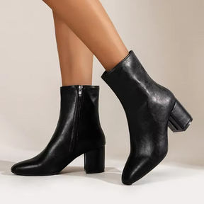 Bota Feminina de Couro Bico Fino Loren