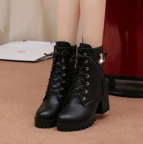 Bota Feminina de Couro Kristen