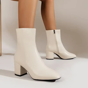 Bota Feminina de Couro Bico Fino Loren