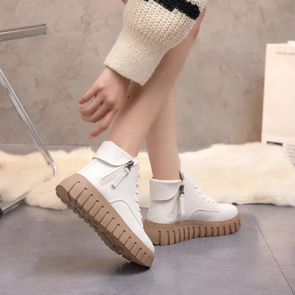 Bota de Couro Feminina Peluciada