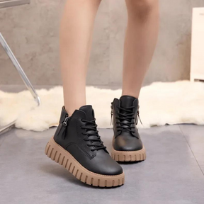 Bota de Couro Feminina Peluciada