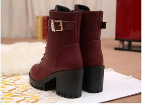 Bota Feminina de Couro Kristen