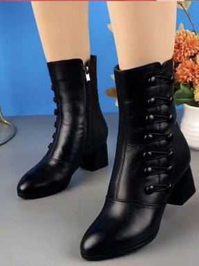 Bota Feminina de Couro Clássica de Botão