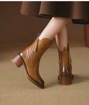 Bota Feminina de Couro com Salto Chelsea