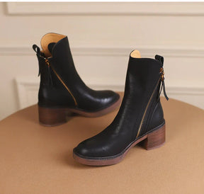 Bota Feminina de Couro com Salto Chelsea