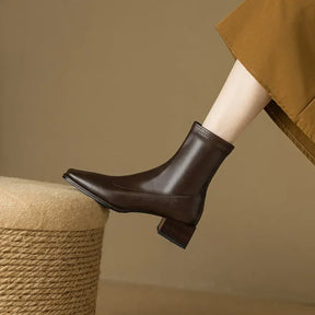 Bota Feminina de Couro Bico Quadrado