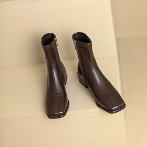 Bota Feminina de Couro Bico Quadrado