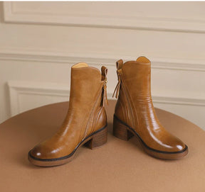 Bota Feminina de Couro com Salto Chelsea