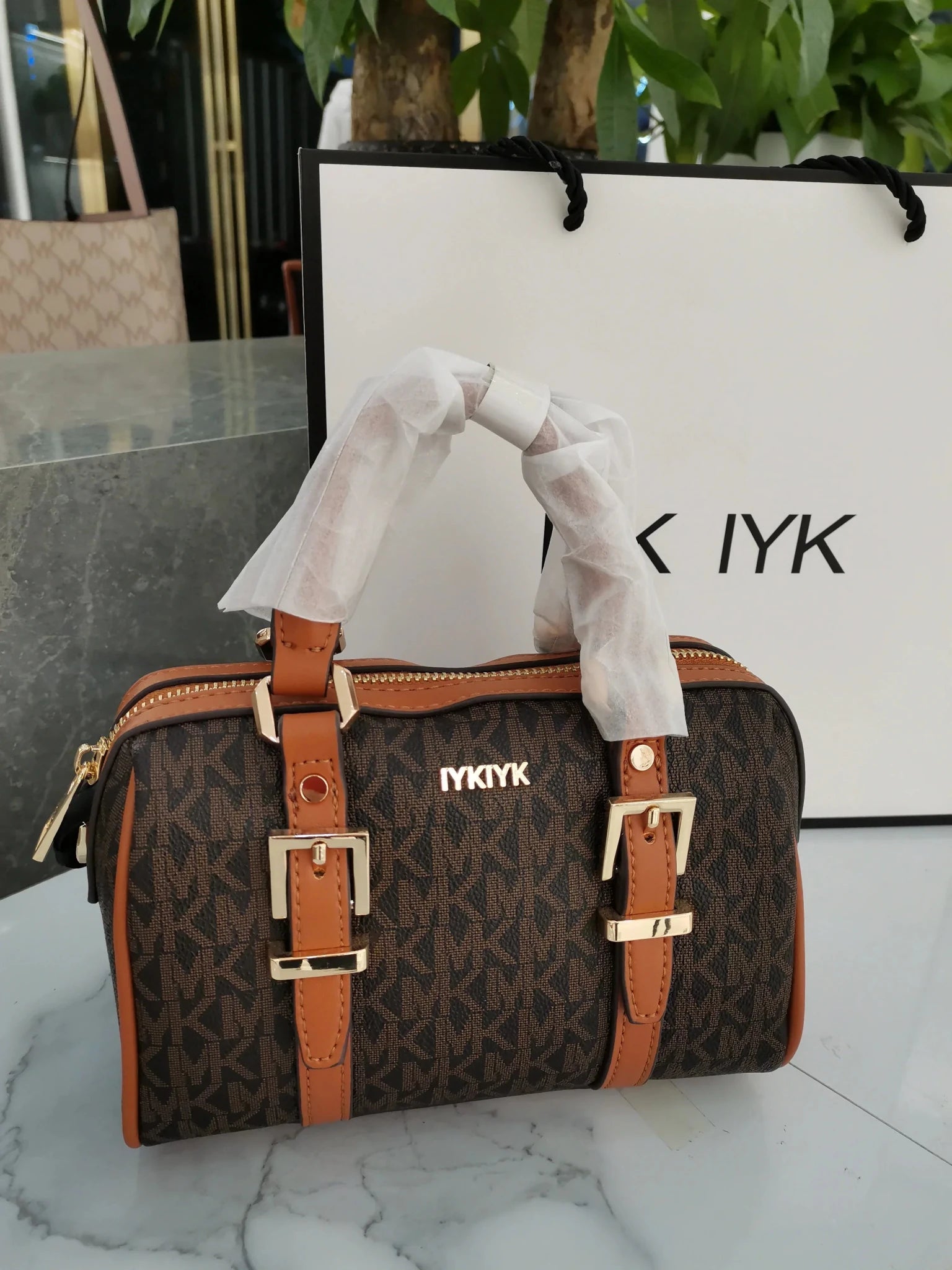 bolsa-feminina-em-couro-genuino-hernandes-2253743 - Kabani