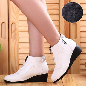 bota-de-couro-cano-curto-marye-3606986 - Kabani
