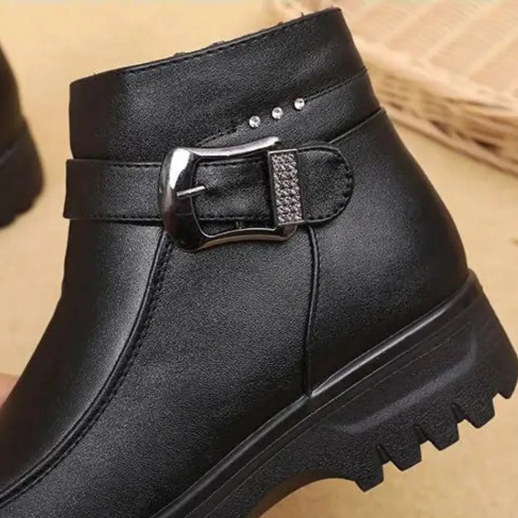 bota-feminina-de-couro-acolchoada-9613212 - Kabani