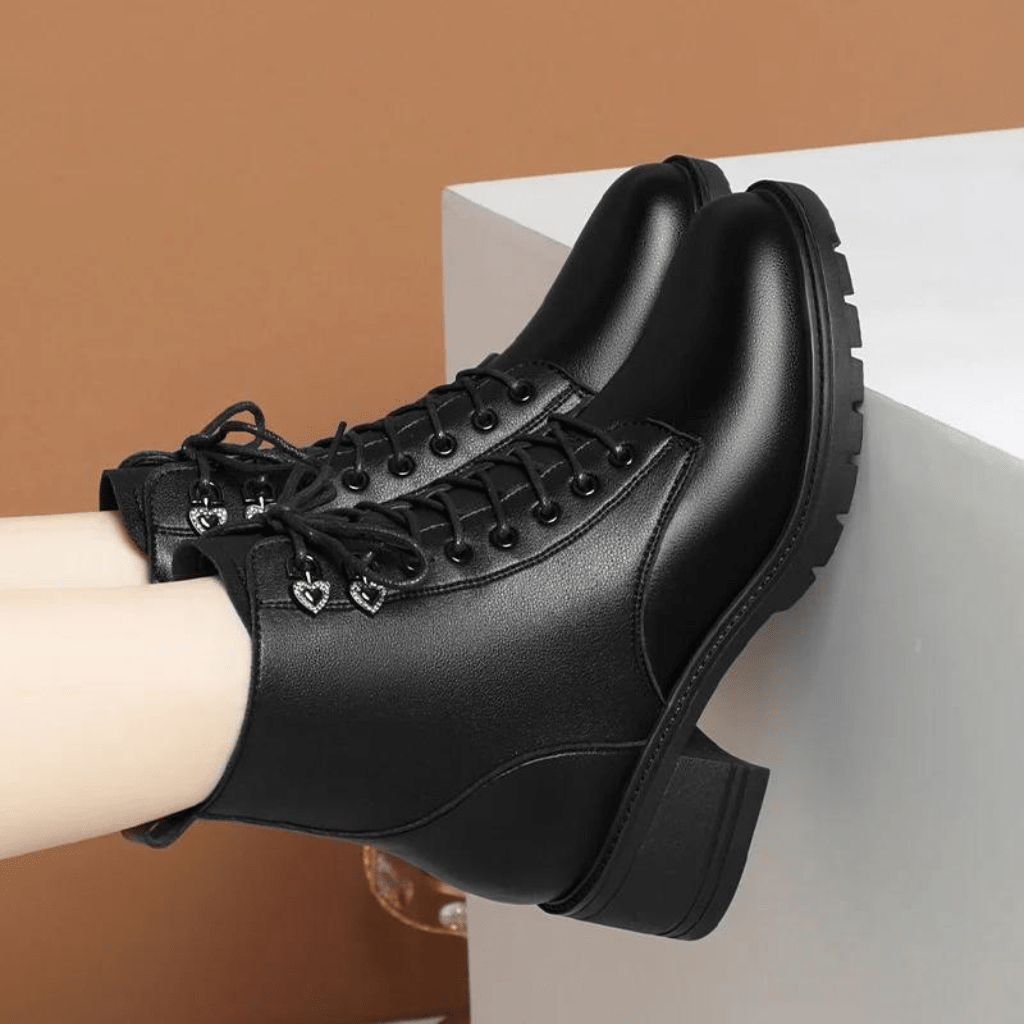 bota-feminina-de-couro-aveludada-martin-6342833 - Kabani
