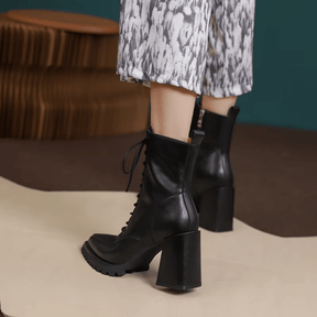 bota-feminina-de-couro-betina-7420587 - Kabani