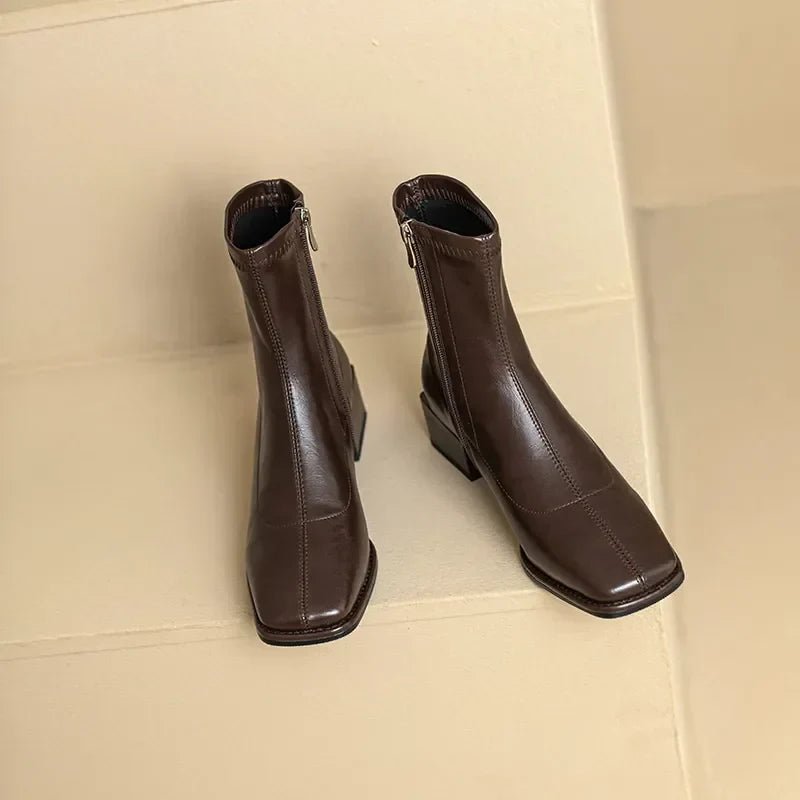 bota-feminina-de-couro-bico-quadrado-4977780 - Kabani