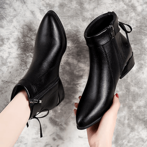 bota-feminina-de-couro-britanico-2448882 - Kabani