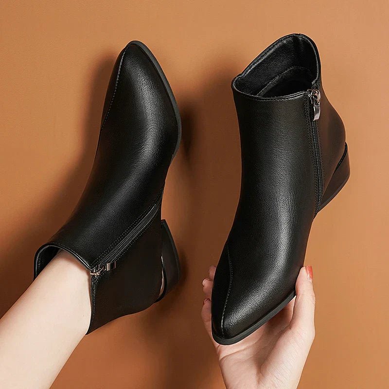 bota-feminina-de-couro-cano-baixo-nevea-7271372 - Kabani