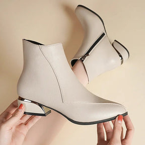bota-feminina-de-couro-cano-baixo-nevea-7394086 - Kabani
