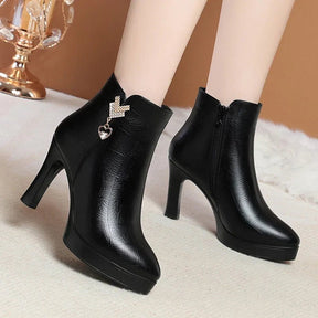 bota-feminina-de-couro-cano-curto-gelio-3444460 - Kabani