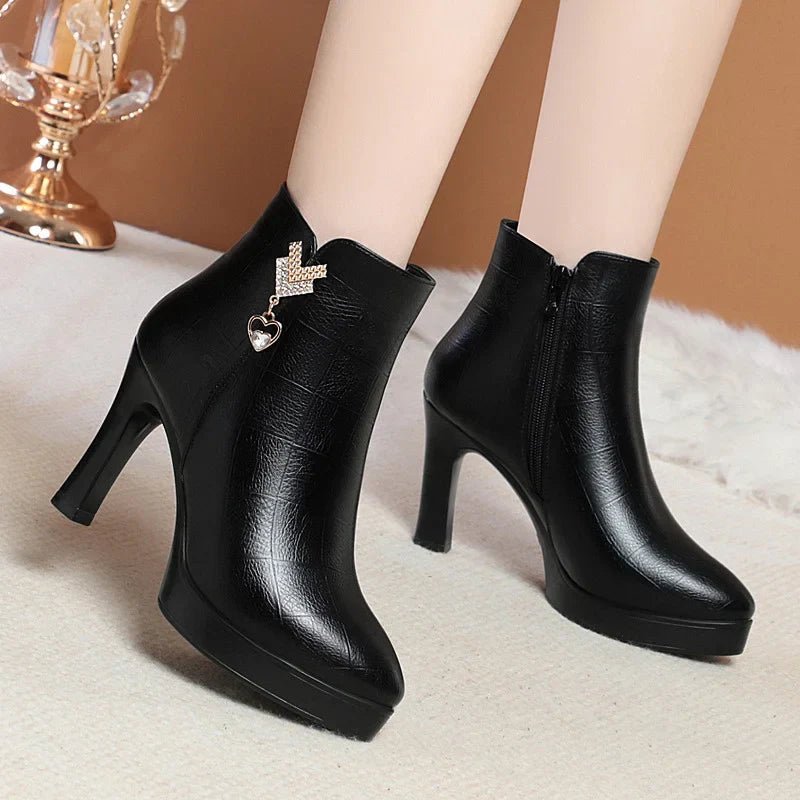 bota-feminina-de-couro-cano-curto-gelio-3444460 - Kabani