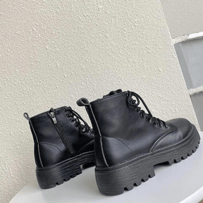 bota-feminina-de-couro-cano-curto-luna-5838758 - Kabani