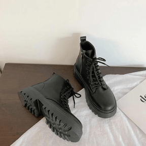 bota-feminina-de-couro-cano-curto-luna-6813719 - Kabani