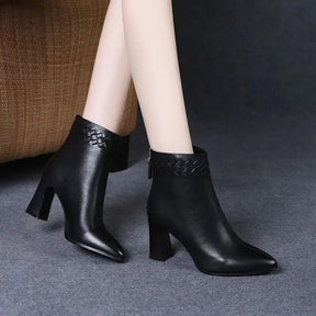 Bota Feminina de Couro Casual Saltinho - Kabani