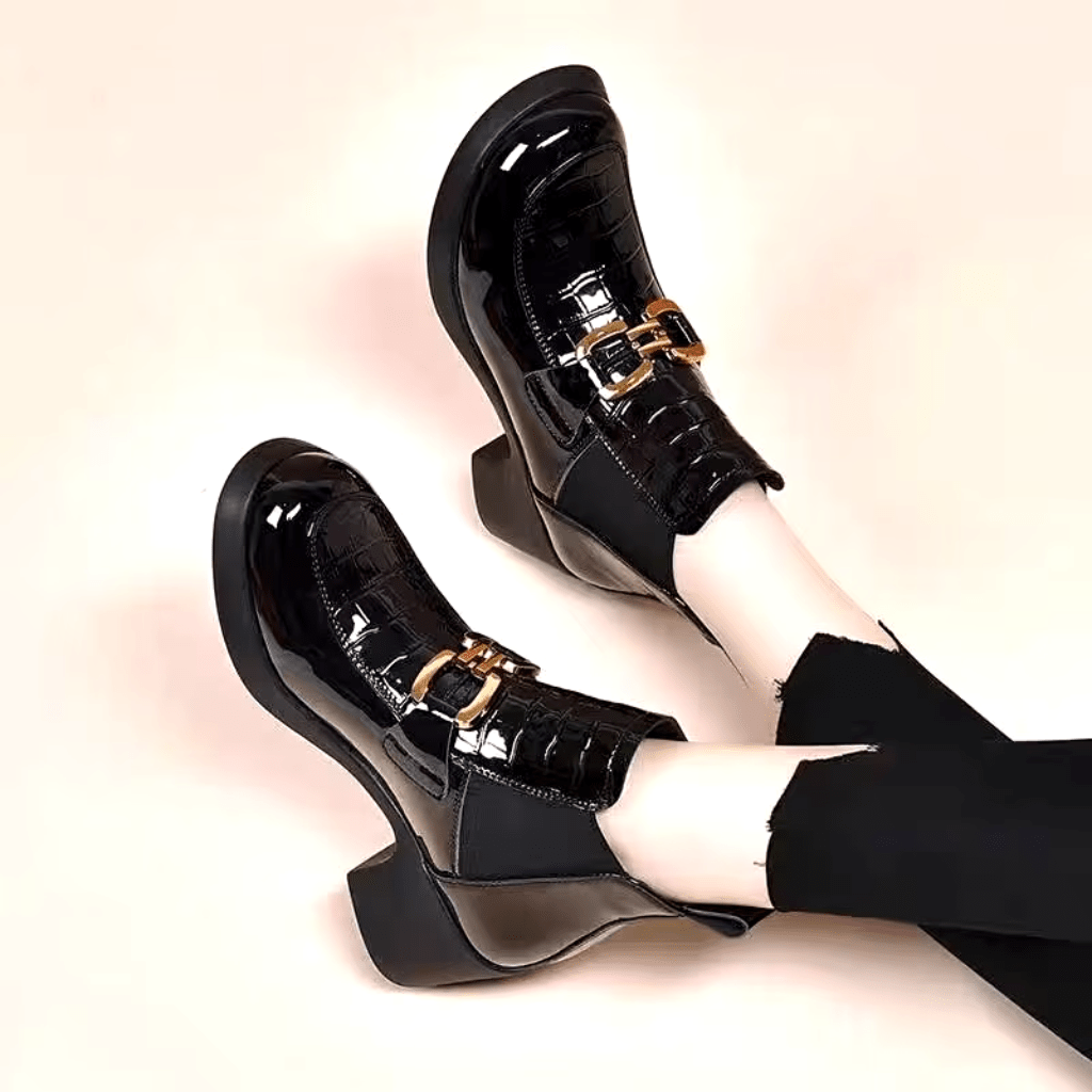 bota-feminina-de-couro-chelsea-preta-3826921 - Kabani