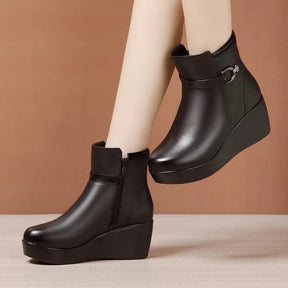 bota-feminina-de-couro-classy-2063760 - Kabani