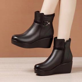 bota-feminina-de-couro-classy-9837566 - Kabani