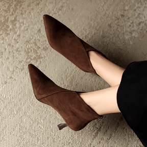 bota-feminina-de-couro-com-salto-amber-2889350 - Kabani