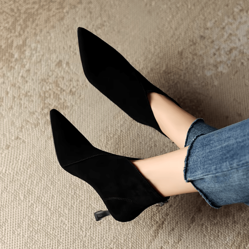bota-feminina-de-couro-com-salto-amber-3454206 - Kabani