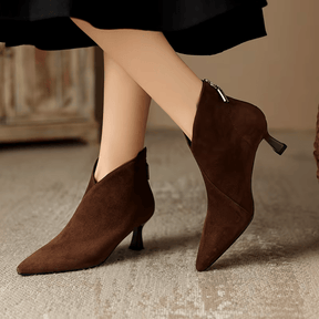 bota-feminina-de-couro-com-salto-amber-8553568 - Kabani