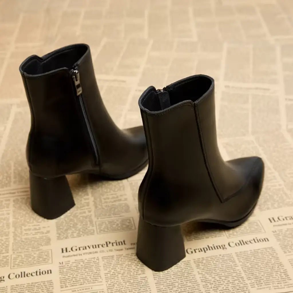 bota-feminina-de-couro-com-salto-bico-fino-3763355 - Kabani