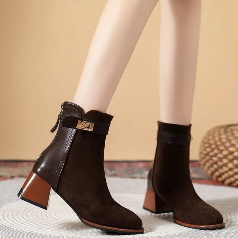 bota-feminina-de-couro-com-salto-europe-6481596 - Kabani