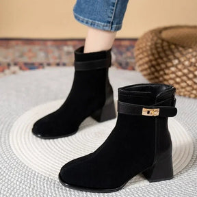 bota-feminina-de-couro-com-salto-europe-6704192 - Kabani