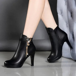 bota-feminina-de-couro-com-salto-frosty-7833895 - Kabani
