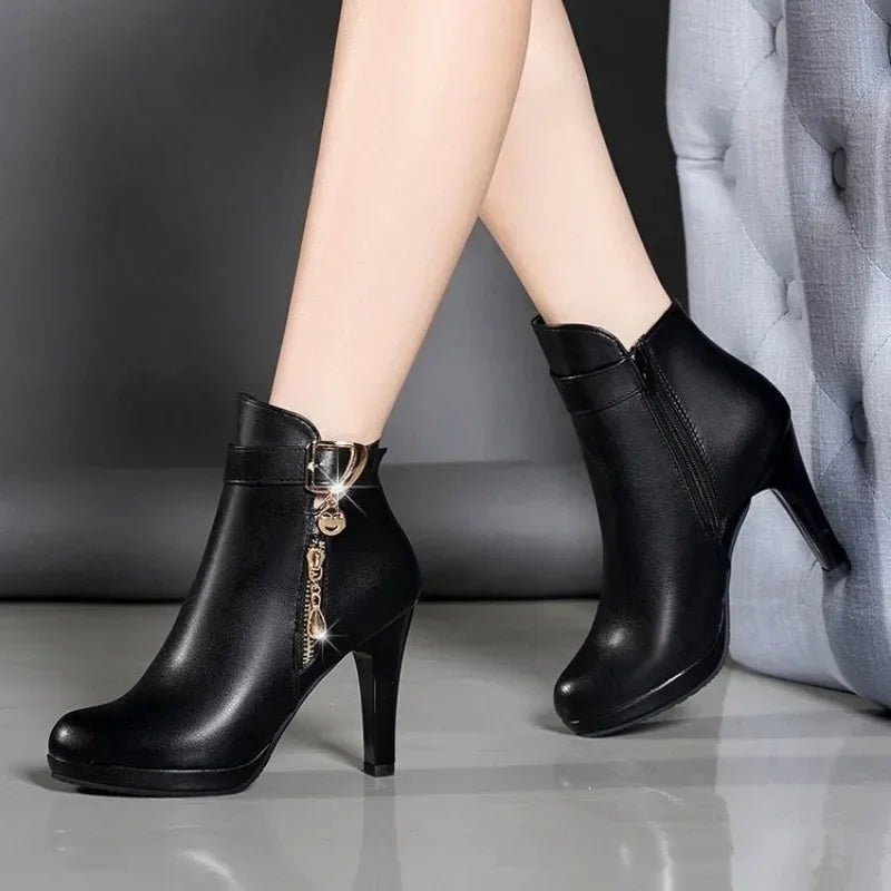 bota-feminina-de-couro-com-salto-frosty-7833895 - Kabani