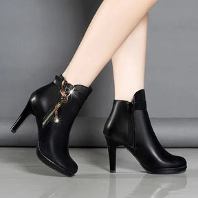 bota-feminina-de-couro-com-salto-frosty-8409448 - Kabani