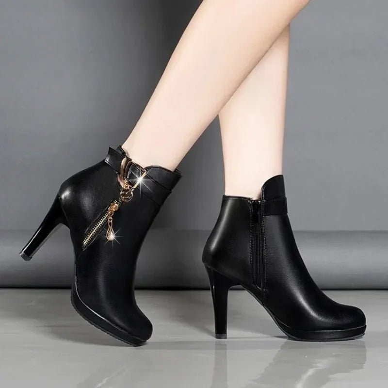 bota-feminina-de-couro-com-salto-frosty-8409448 - Kabani