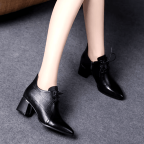 bota-feminina-de-couro-com-salto-lisa-1774515 - Kabani