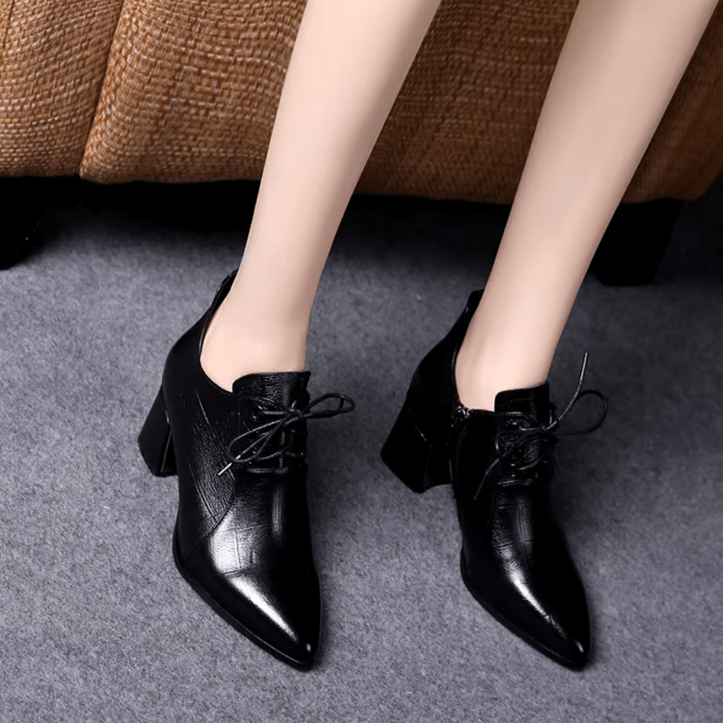 bota-feminina-de-couro-com-salto-lisa-2598921 - Kabani